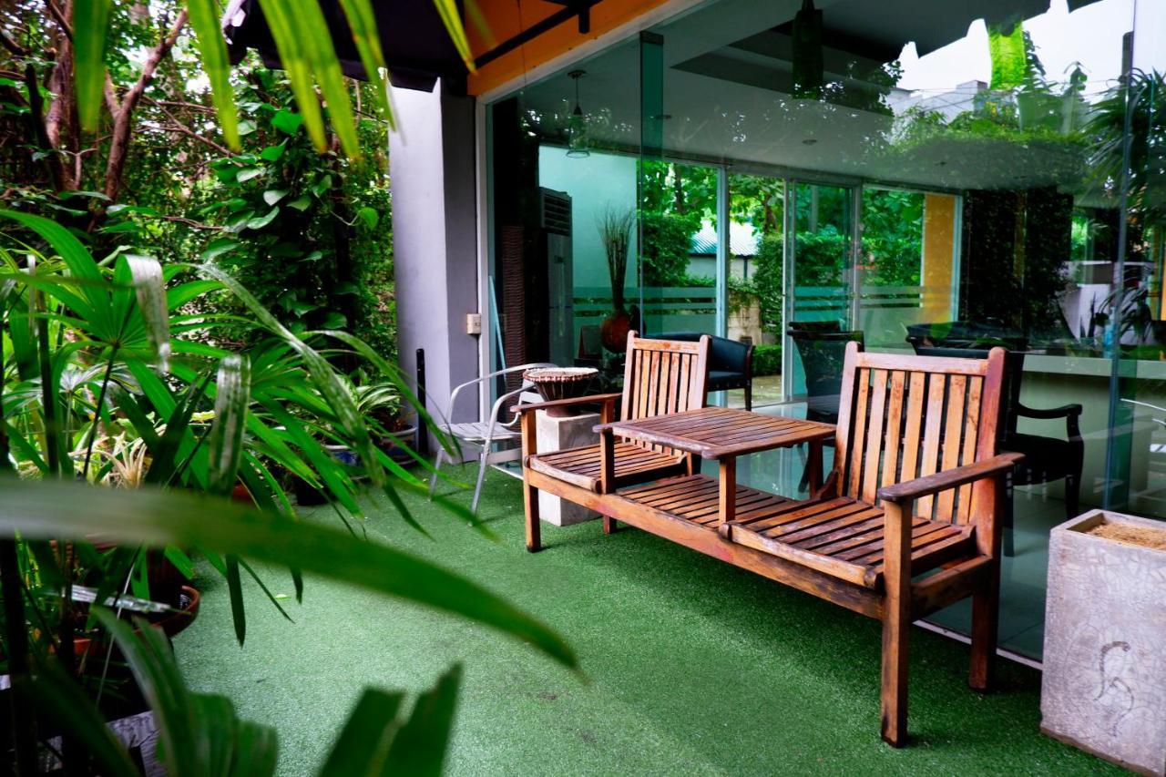 The Wing Design Hotel Bangkok Exterior foto